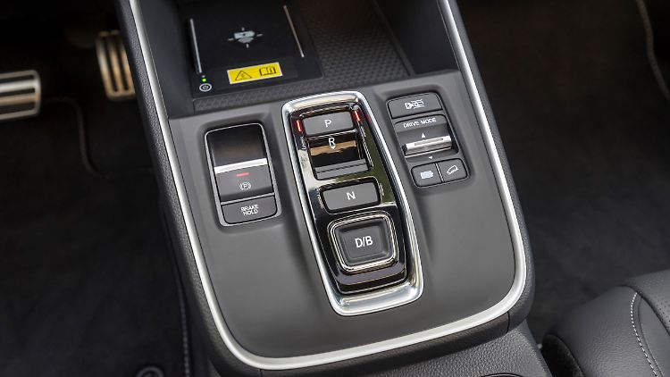Ein einfacher Automatikwählhebel reicht nicht. Es müssen schon extravagante Tasten sein.
