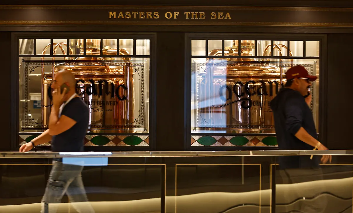 2022-11-13T000000Z-237733027-UP1EIBD12IY51-RTRMADP-3-SOCCER-WORLDCUP-SHIP