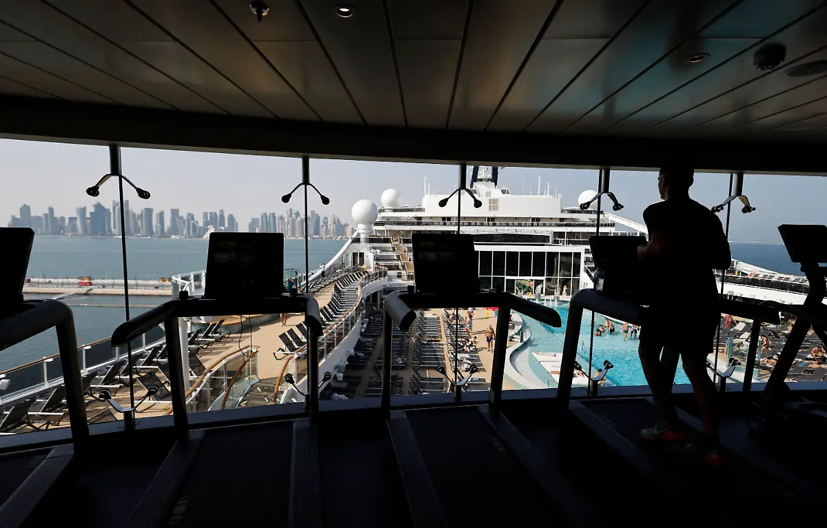 2022-11-13T000000Z-1378868481-UP1EIBD12804B-RTRMADP-3-SOCCER-WORLDCUP-SHIP