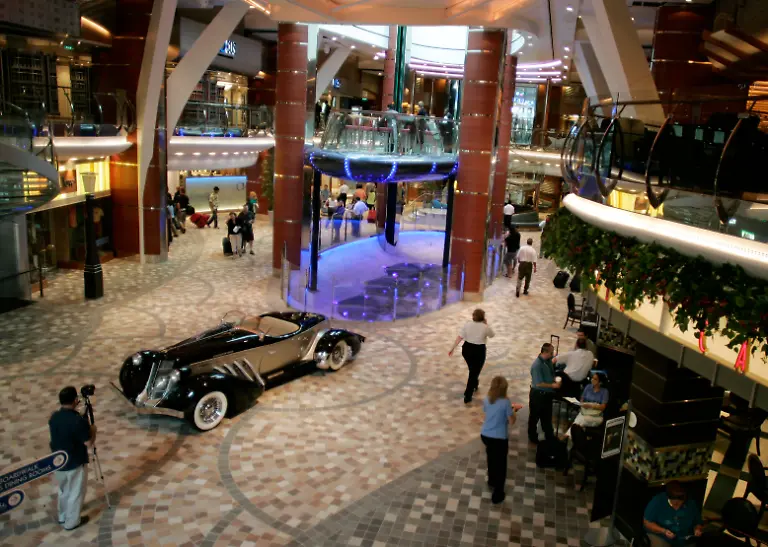 2009-11-25T120000Z-854018689-GM1E5BP0MFA01-RTRMADP-3-CRUISE-OASIS