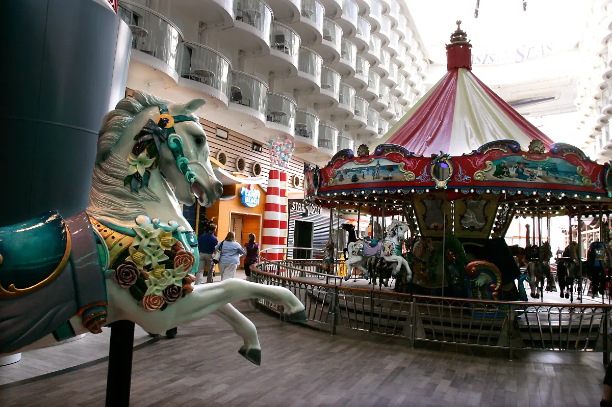 2009-11-25T120000Z-19317967-GM1E5BP0M7R01-RTRMADP-3-CRUISE-OASIS