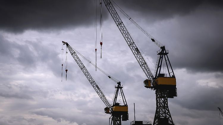 "Hohe Zinsen und eine verhaltene Weltkonjunktur" hielten Deutschlands Wirtschaft zurück.