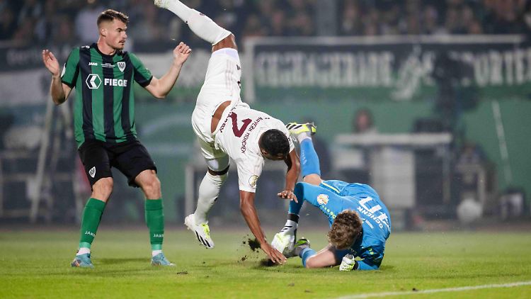 In dieser Situation bricht sich Gnabry den Arm.