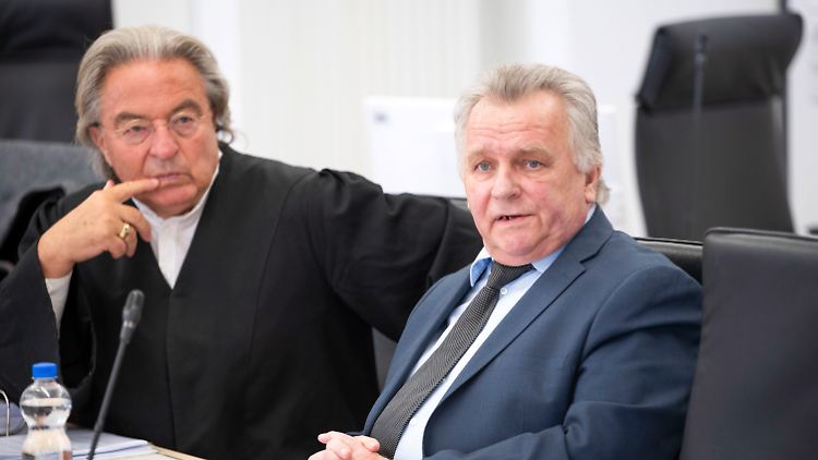 Krause (r.) und sein Anwalt Diestel (l.).