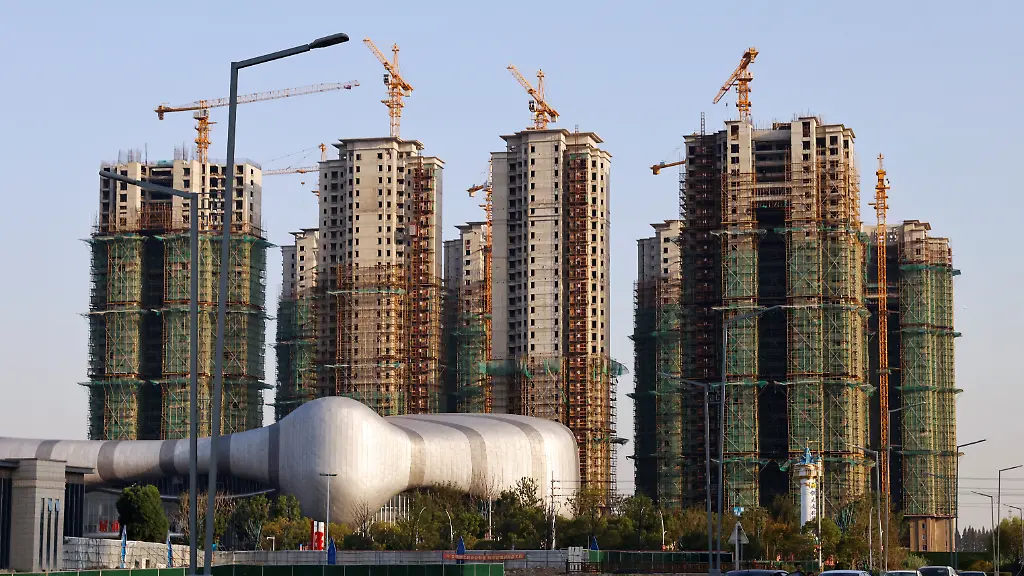 2021-09-23T111437Z-1024843976-RC2JVP99J94U-RTRMADP-3-CHINA-EVERGRANDE-DEBT