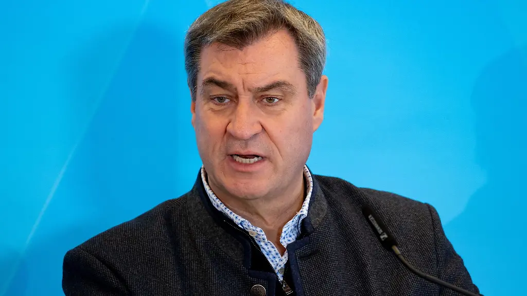 Markus-Soeder-CSU-Ministerpraesident-von-Bayern-nimmt-nach-der-Haushaltsklausur-des-bayerischen-Kabinetts-am-Tegernsee-an-einer-Pressekonferenz-teil