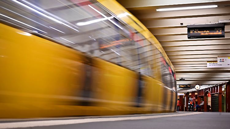 "Ich sehe das 29-Euro-Ticket als Ergänzung zum erfolgreichen Deutschlandticket", erklärte Verkehrssenatorin Schreiner. 