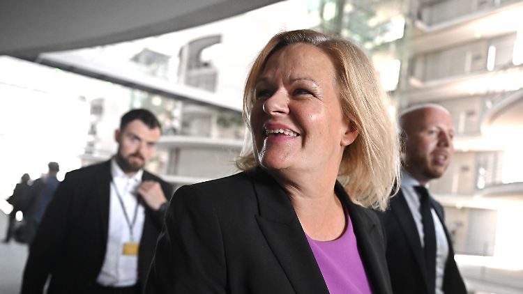Damit ihre geplante Bootstour inhaltlich stimmig ist, sollen die Presseplätze bestenfalls mit Frauen besetzt werden, sagt Nancy Faeser.