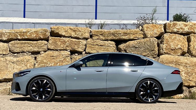 Der neue BMW-Fünfer wirkt kompakter, als er ist. Die 5,06 Meter Länge sieht man ihm auf den ersten Blick nicht an.