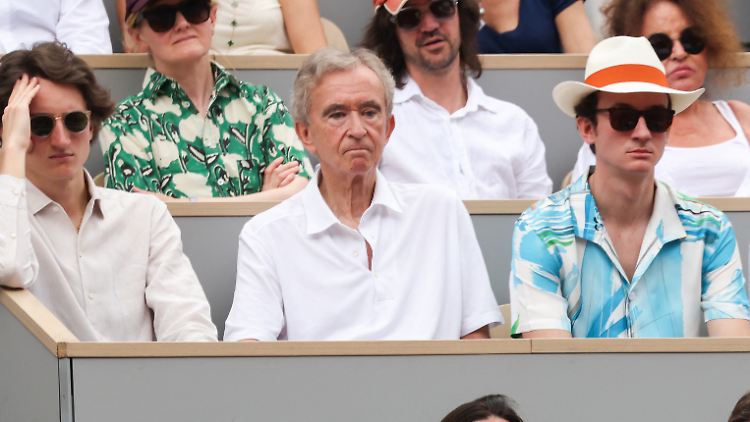 Bernard Arnault (Mitte) bei den French Open mit seinen Söhnen.