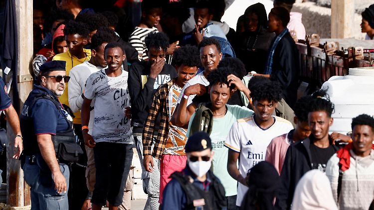 Von den vielen Menschen, die derzeit nach Lampedusa kommen, kann Italien nur die allerwenigsten in ihre Herkunftsländer abschieben.