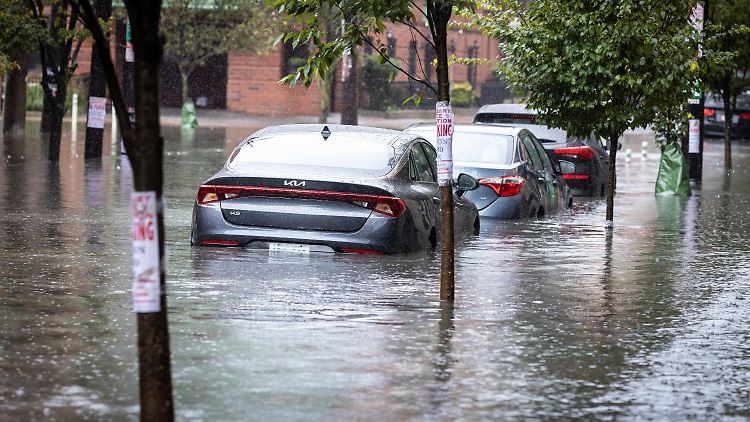 Einige Straßen in New York stehen unter Wasser.
