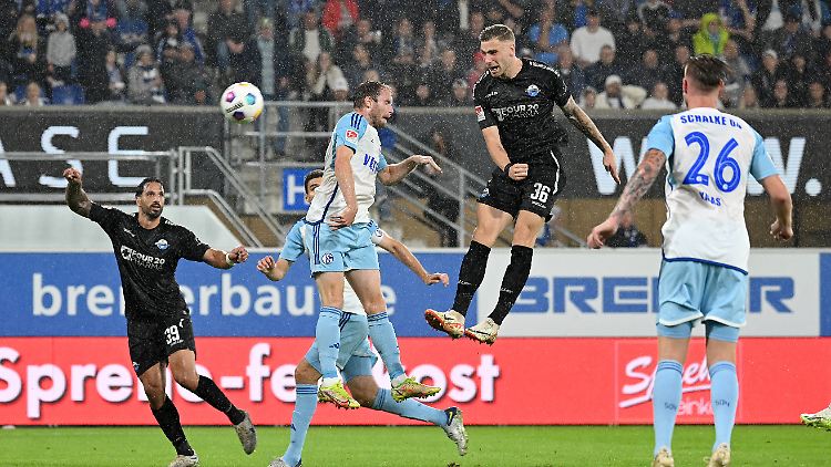 Der Ex-Schalker Felix Platte (ganz oben) erzielte das 1:0. 