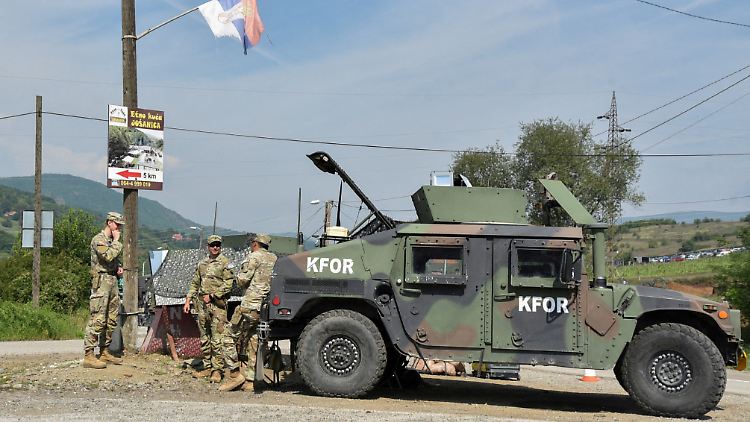 KFOR-Soldaten an der serbisch-kosovarischen Grenze.