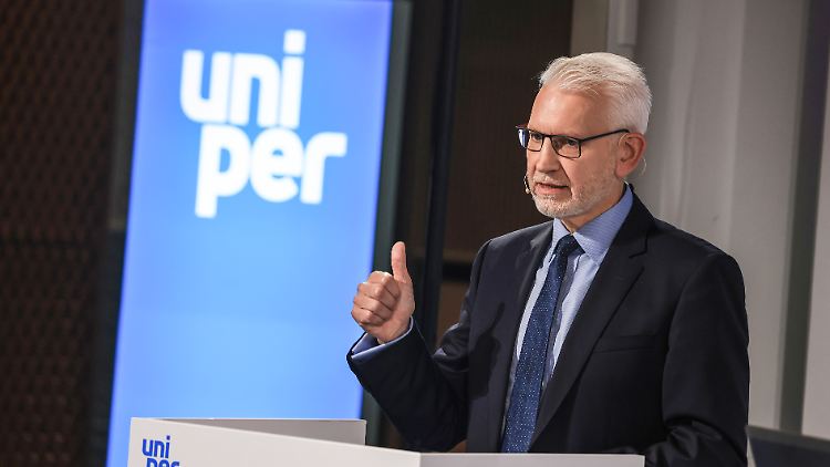 Die zuletzt noch ausgenutzten 2 Milliarden Euro zahlen wir gerade diese Woche zurück", sagte Uniper-Chef Michael Lewis.