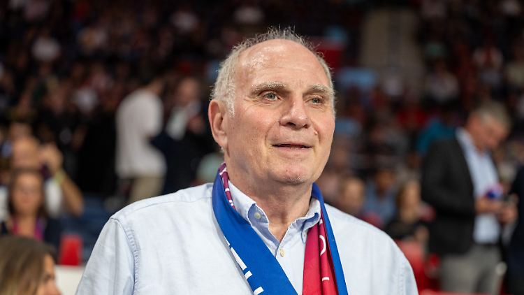 Hoeneß hielt sich zu einer Bayern-Zukunft von Max Eberl bedeckt.