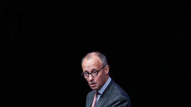 CDU-Chef Merz hatte behauptet, abgelehnte Asylbewerber ließen sich in Deutschland die Zähne machen und nähmen so Deutschen beim Zahnarzt die Termine weg.
