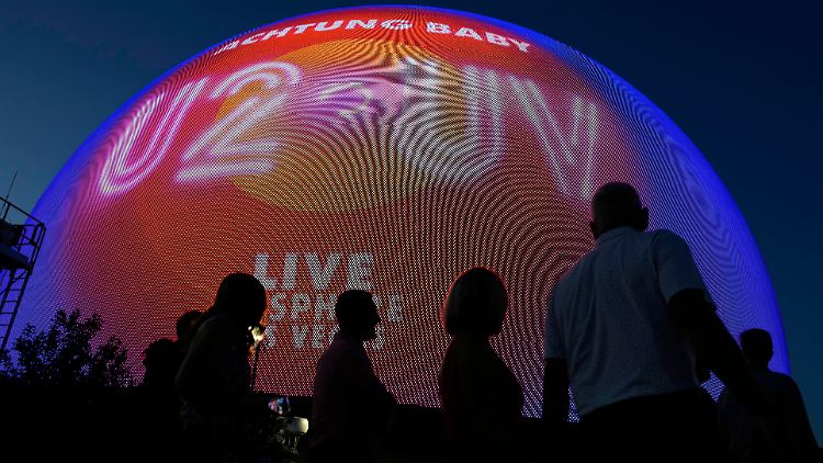 Auch von außen ist die Konzerthalle beeindruckend.