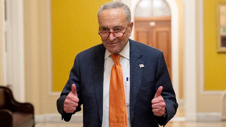 Nach dem Streit ist vor dem Streit: Der demokratische Mehrheitsführer im Senat, Chuck Schumer, freut sich über 45 Tage Frist. 