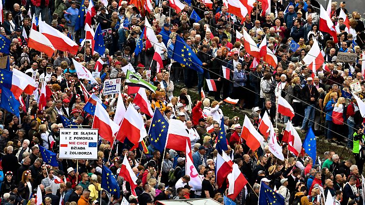 Zu dem "Marsch der Millionen Herzen" hatte die liberalkonservative Bürgerkoalition (KO) aufgerufen.