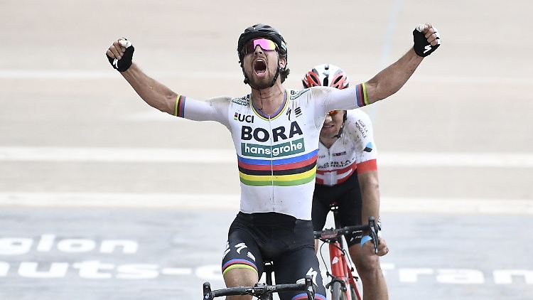 Sagan bei seinem Sieg im legendären Rennen Paris-Roubaix im Jahr 2018.