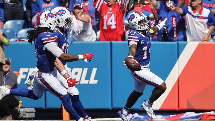 Stefon Diggs bejubelt einen seiner drei Touchdowns für die Bills.