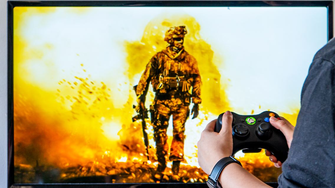 Auch Szenen aus einem Trailer für das hier dargestellte Spiel "Call of Duty" werden laut "Ukrinform" im Fake-Video verwendet.