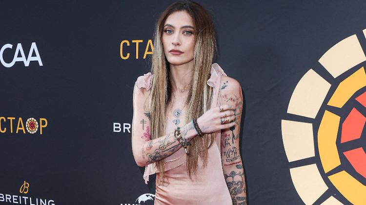 Paris Jackson tritt in die Fußstapfen ihres berühmten Vaters und ist seit Jahren selbst als Sängerin aktiv. 