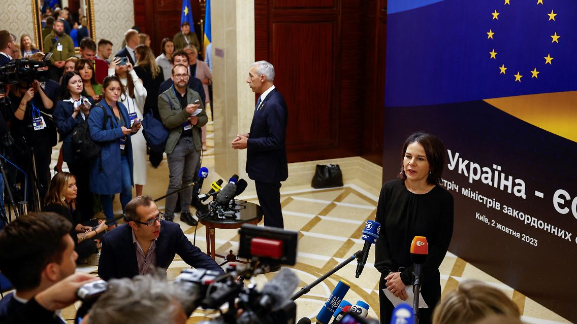 Alle 27 EU-Außenminister treffen sich heute informell in der Ukraine.