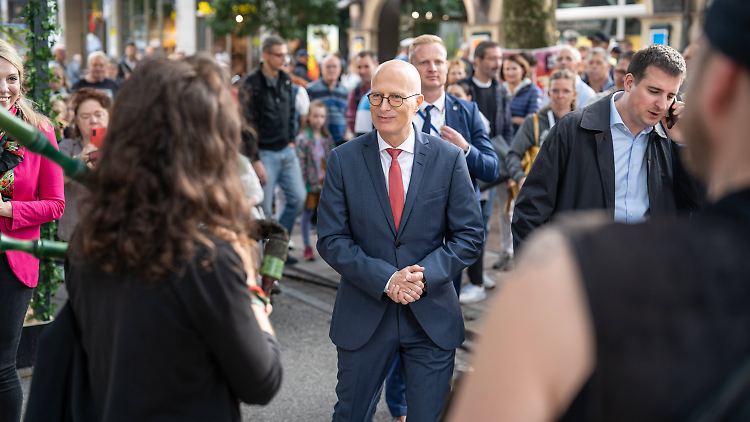 Hamburgs Bürgermeister Peter Tschentscher eröffnete offiziell das Bürgerfest. 