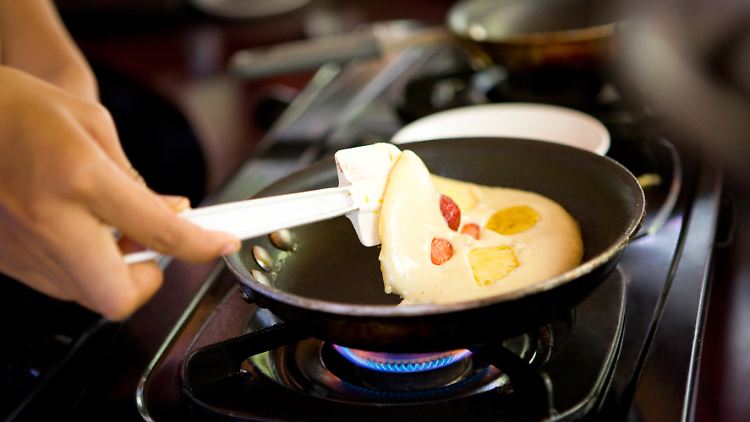 Im Bratpfannen-Test zeigt sich, welche antihaftbeschichtete Pfanne den perfekten Pfannkuchen zaubert.