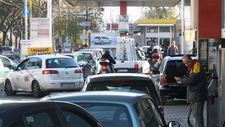 Das erbeutete Kerosin wurde über Tankstellen verkauft.