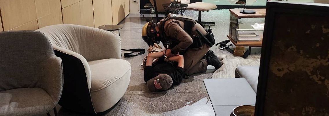 2023-10-03T104311Z_62570602_RC2YK3ALGIFK_RTRMADP_3_THAILAND-MALL-ARREST.JPG