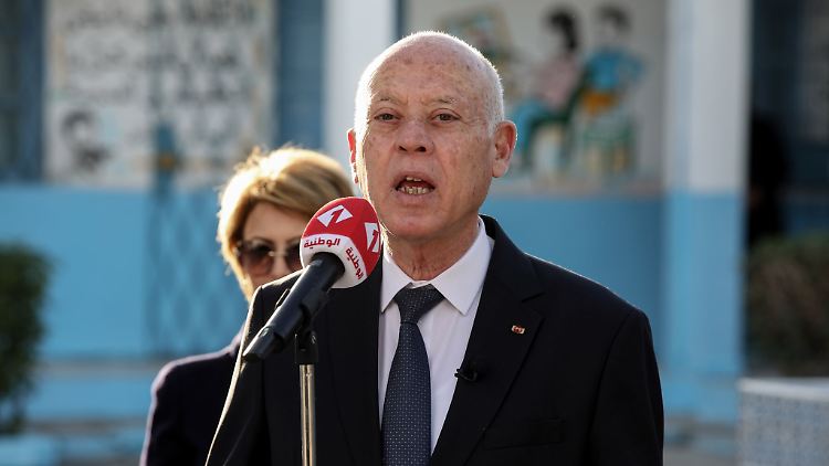 Tunesiens Präsident Kais Saied "nimmt nichts an, was Gnaden oder Almosen ähnelt."