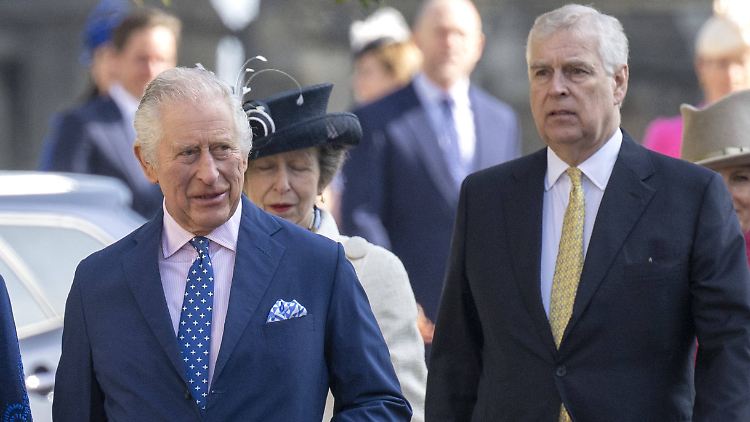 König Charles III. und sein Bruder, Prinz Andrew (r.), scheinen ihren Streit beigelegt zu haben. 