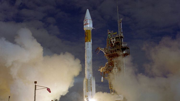 Vor mehr als 20 Jahren wurde EchoStar-7 ins Weltall geschossen.