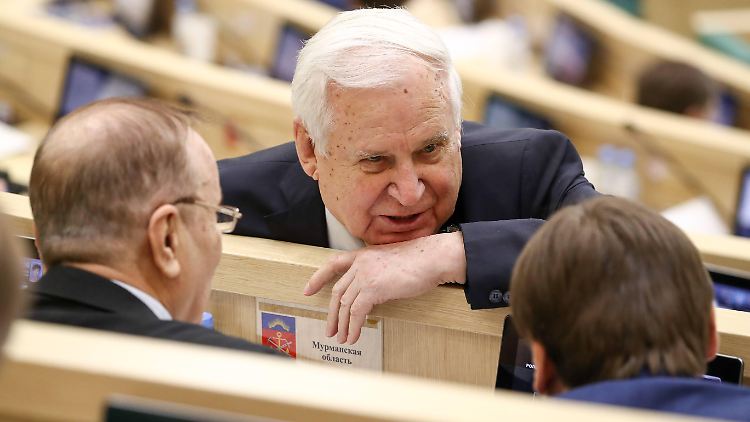Der damals 90-jährige Ryschkow bei einer Plenarsitzung des Föderationsrates 2019.