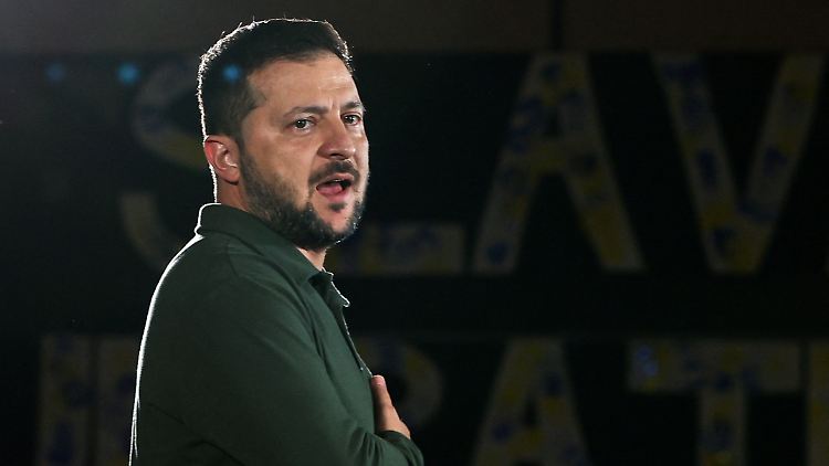 Hat sich ukrainische Stützpunkte an der Front angeschaut: Wolodymyr Selenskyj.