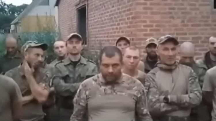 Ein Screenshot aus einem Video, das Kämpfer einer Storm-Z-Truppe zeigt, die erklären, dass sie nicht mehr in der Ukraine kämpfen werden.