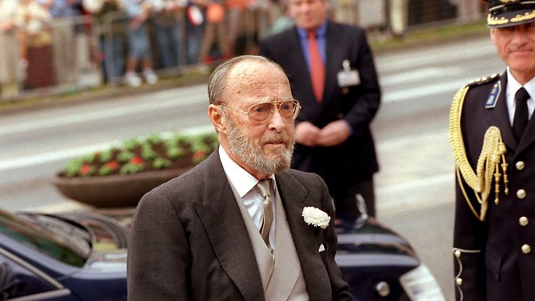 Bis zu seinem Tod 2004 hatte Bernhard immer bestritten, dass er der NSDAP angehört hatte.