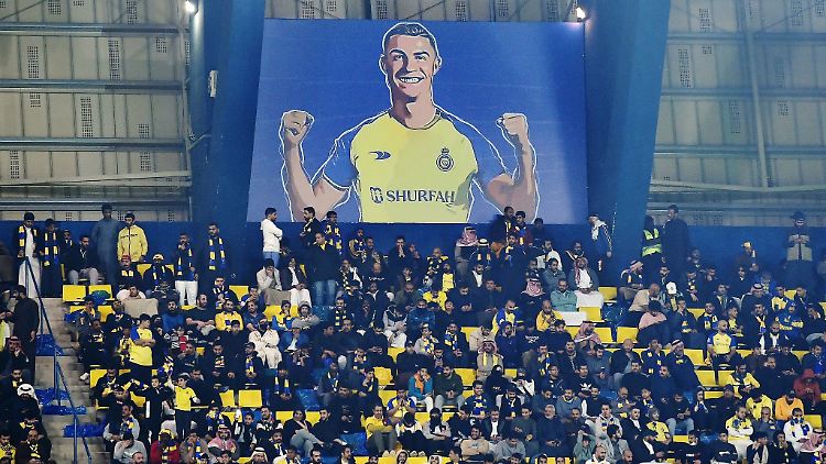 Saudi-Arabien hat seine Bewerbung für die Fußball-WM 2034 angekündigt.
