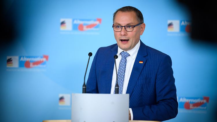 Zusammen mit Alice Weidel steht Tino Chrupalla seit Juni 2022 an der Spitze der rechten Partei.