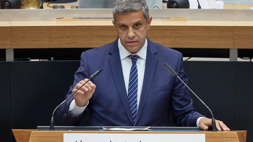 Berlins-SPD-Landesvorsitzender-Raed-Saleh-haelt-eine-Rede