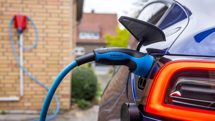 Einfache Rechnung: Weniger Förderung für E-Autos führt zu weniger neu zugelassenen E-Autos.