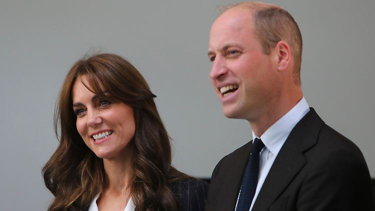 Auch sie selbst konnten sich das Lachen nicht verkneifen: Prinz William und Prinzessin Kate bei ihrem Besuch in Cardiff. 