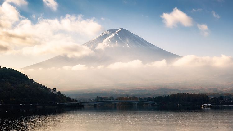 Japanische Forscher haben im Wolkenwasser des Fuji in großer Höhe Mikroplastik entdeckt.