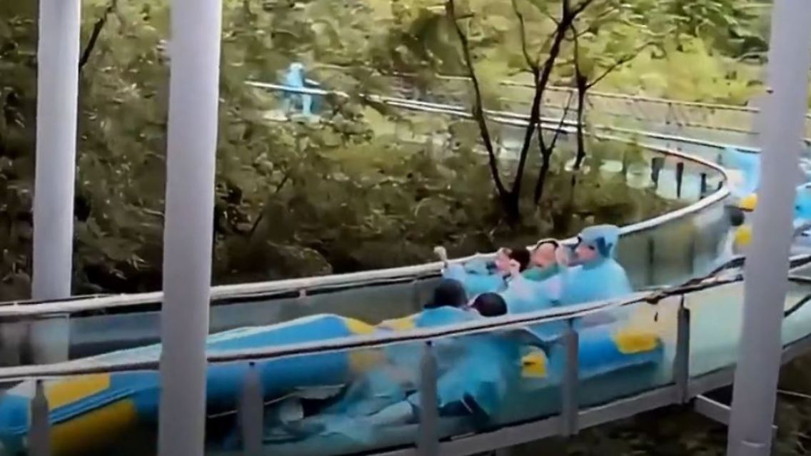 Wasserrutsche_China.JPG