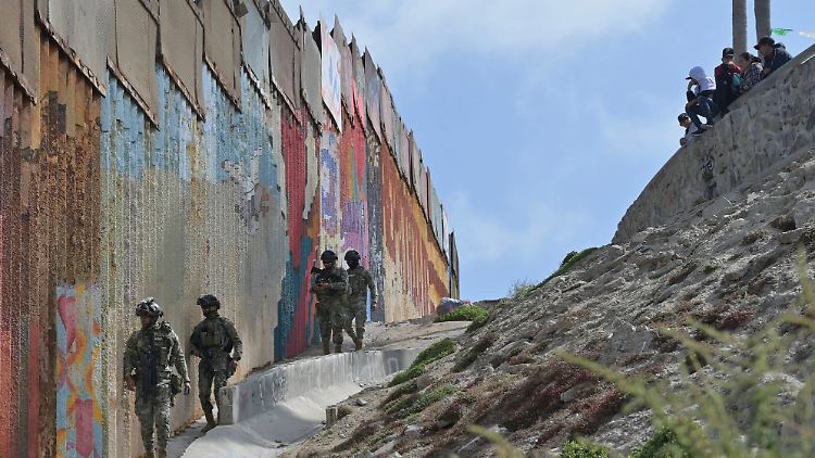 Grenzbefestigungen gibt es an der Grenze zu Mexiko bereits, künftig werden sie ausgebaut.