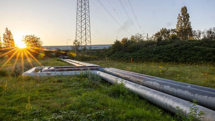 Volles Rohr fürs Klima: Um das Ziel der Dekarbonisierung und Klimaneutralität zu erreichen, sollen mehr Menschen Fernwärme aus erneuerbaren Energien beziehen.