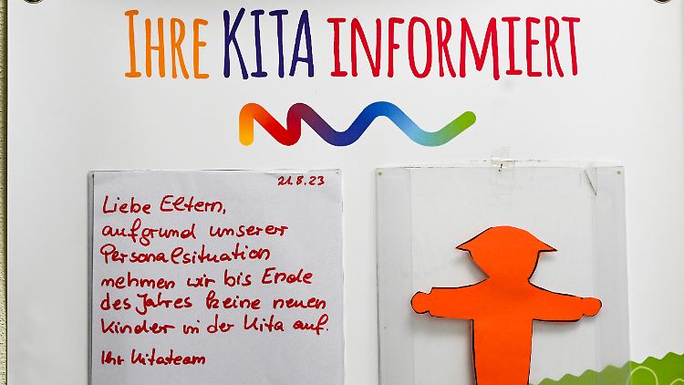 Eine Kita in Berlin-Spandau macht bekannt, was alle wissen: Trotz Rechtsanspruchs fehlen in Deutschland Kitaplätze. 